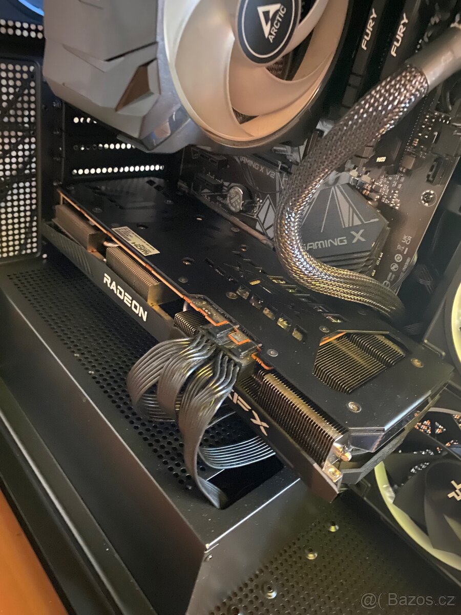 Grafická karta XFX Radeon RX 6700 - 2