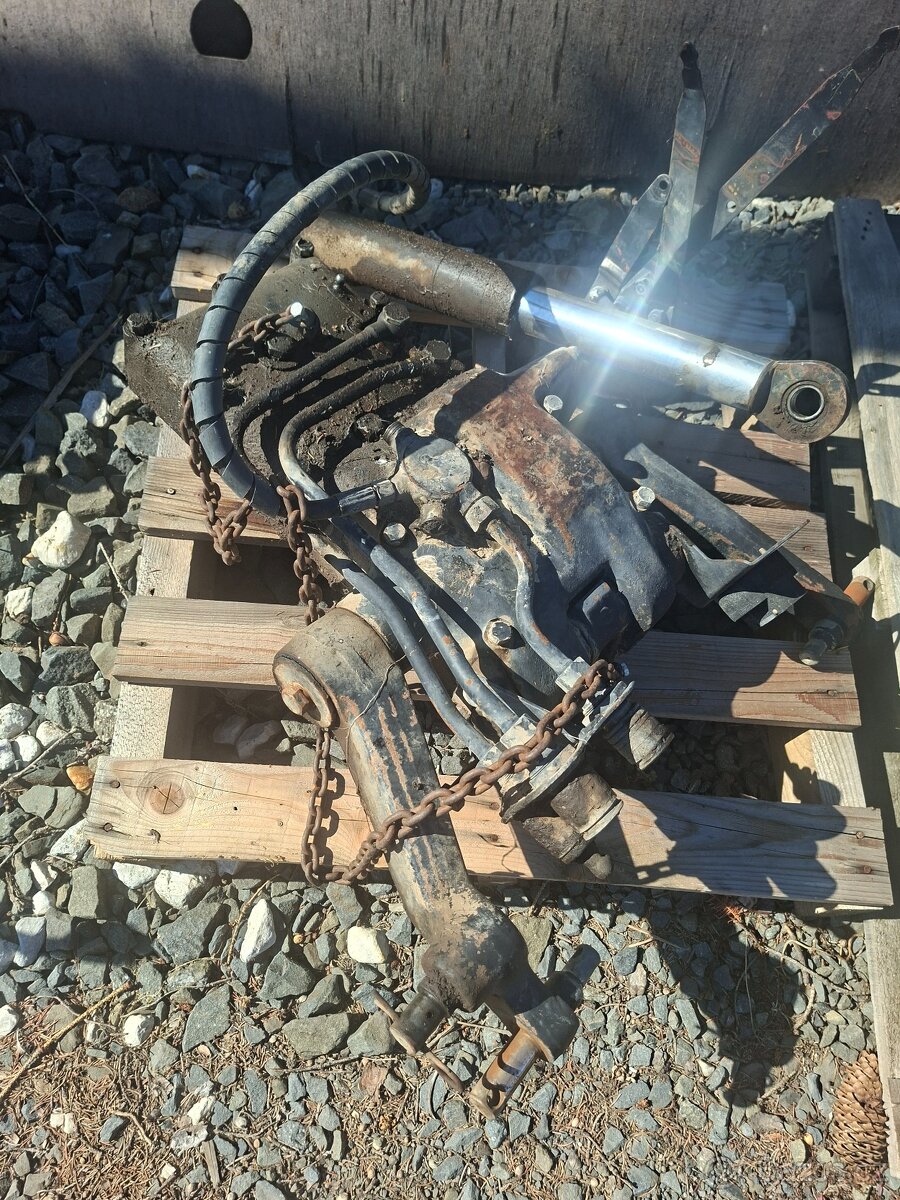 Víko hydrauliky zetor uřI - 2