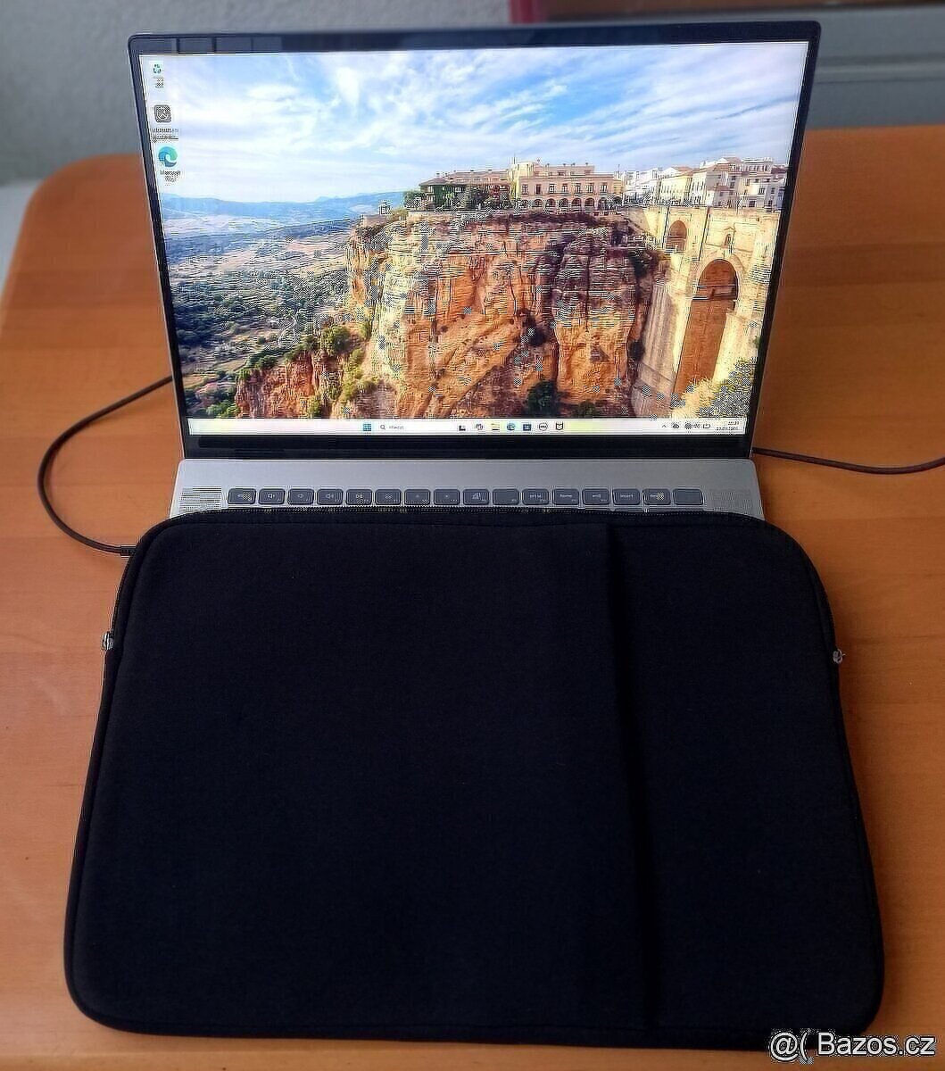 Notebook Dell, 16" Dotykový LCD, 512 GB SSD, 16 GB RAM - 2