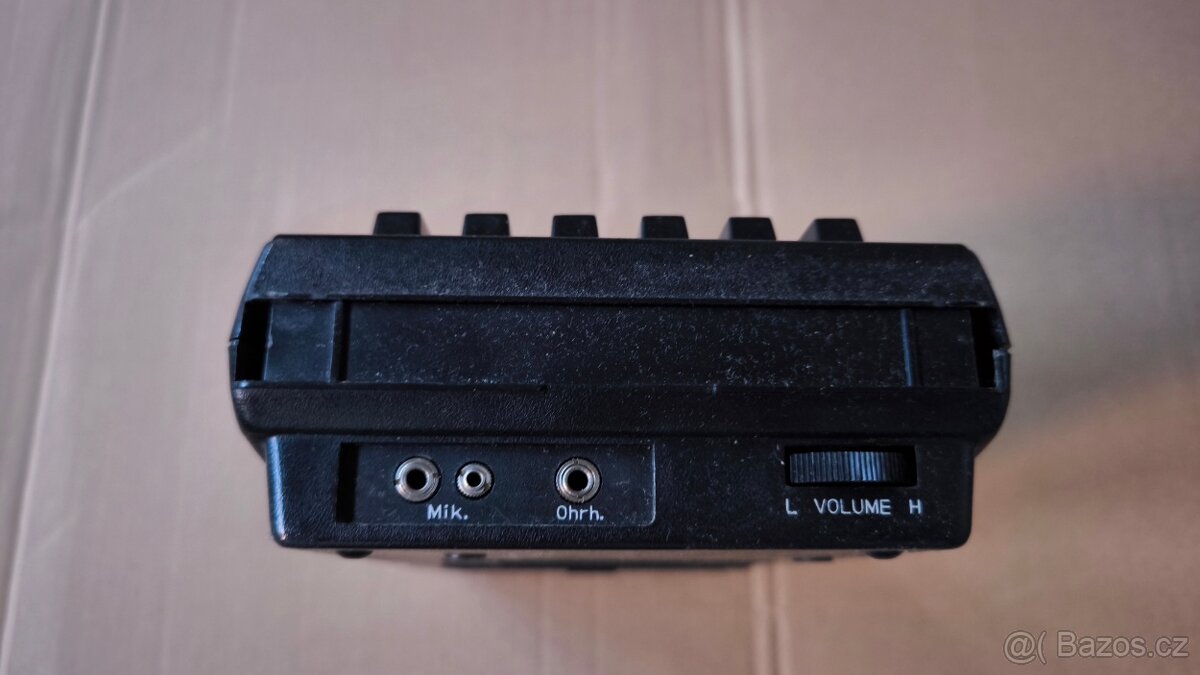 Starý kazetový přehrávač Sanwa CR2070 - 2