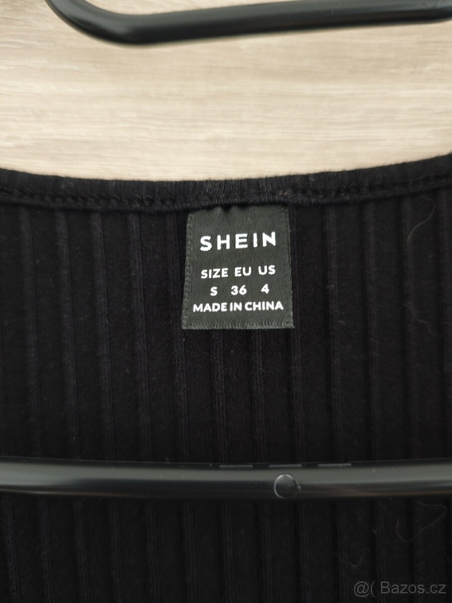 Černé šaty s řasením - 2