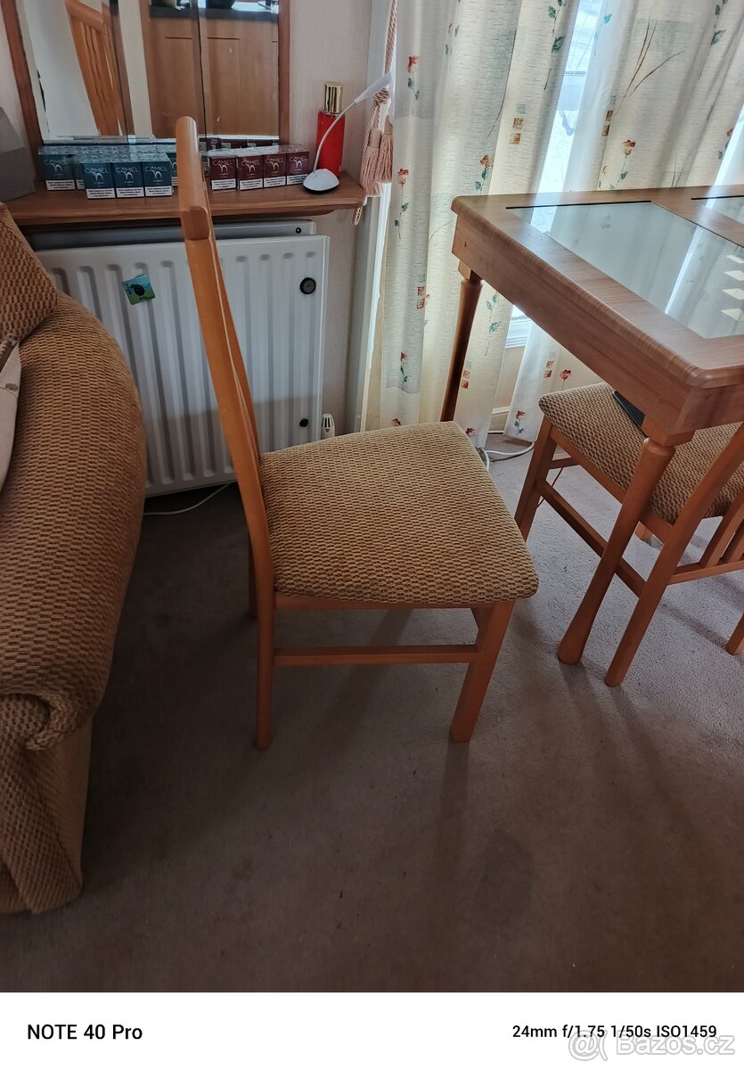 Stůl se 4 židlemi - 2