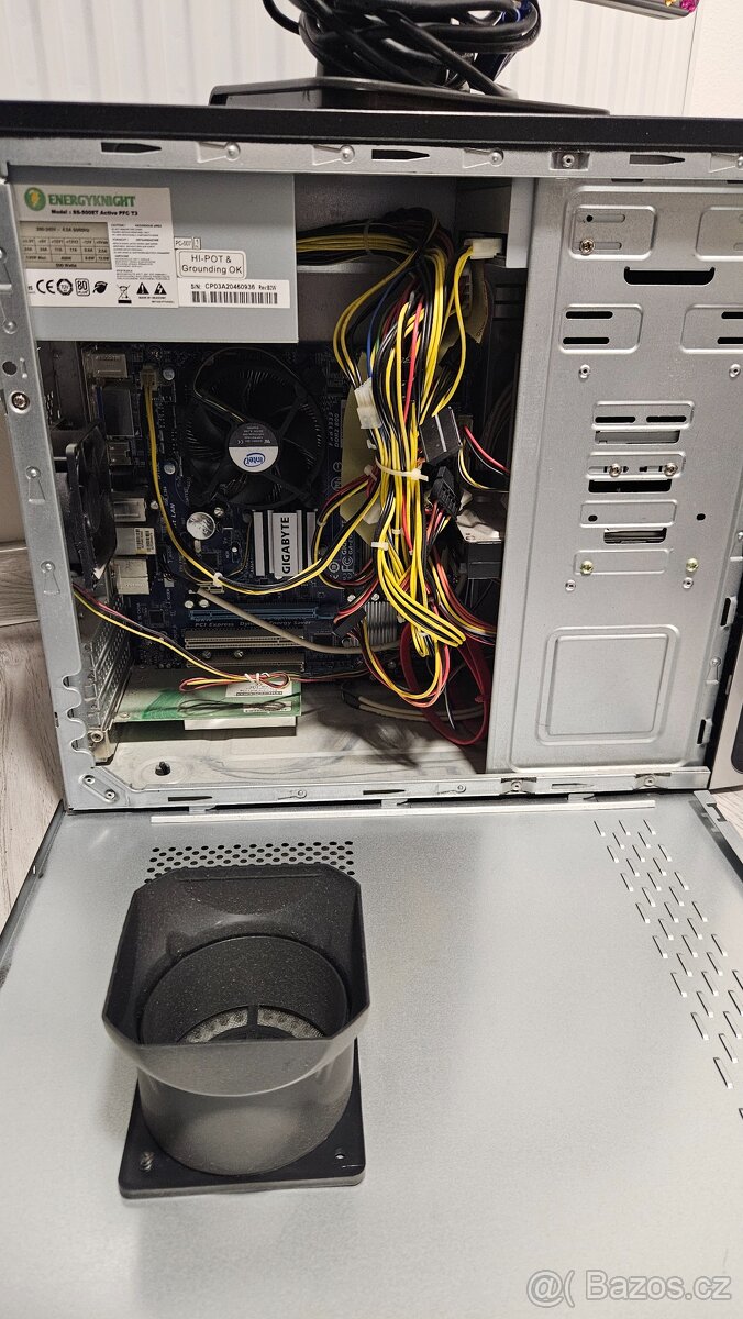 Kancelářský PC s monitorem - 2