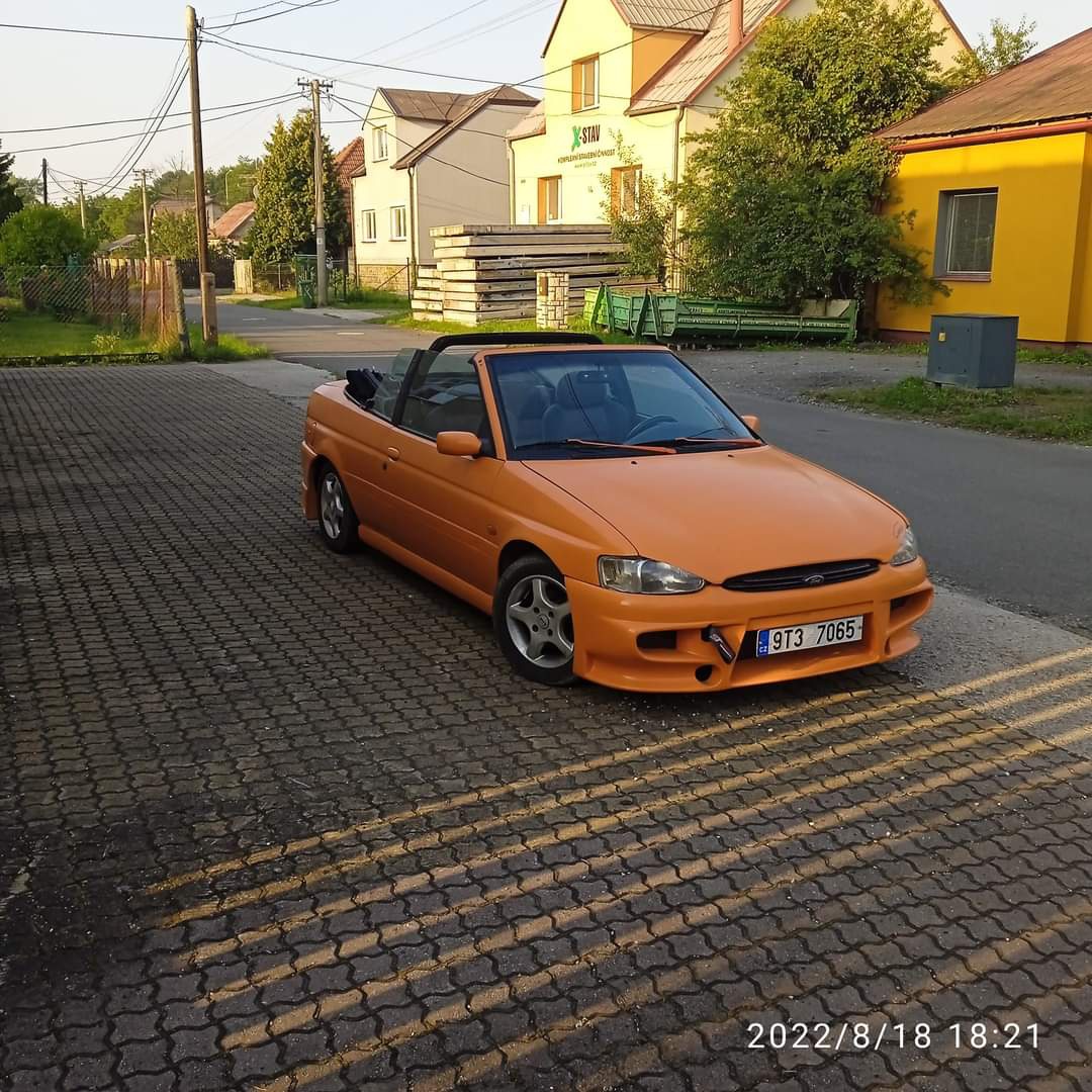 Ford Escort XR3i Cabrio 1.8 77kw Tuning - 2