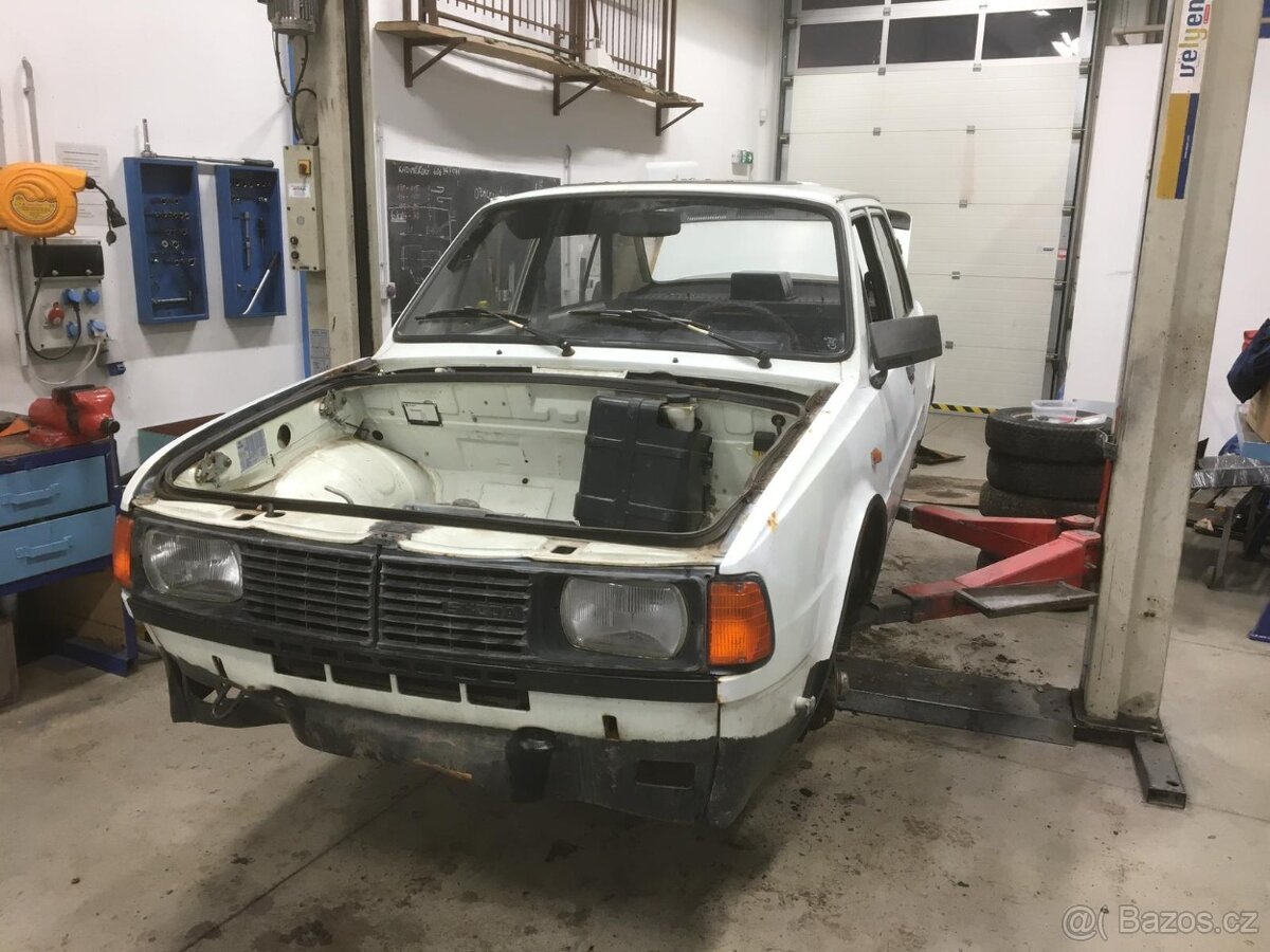 Škoda 105 S karoserie - 2