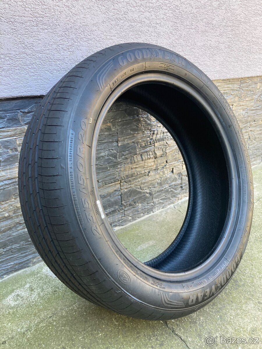 Letní pneu 235/50/20 - 2