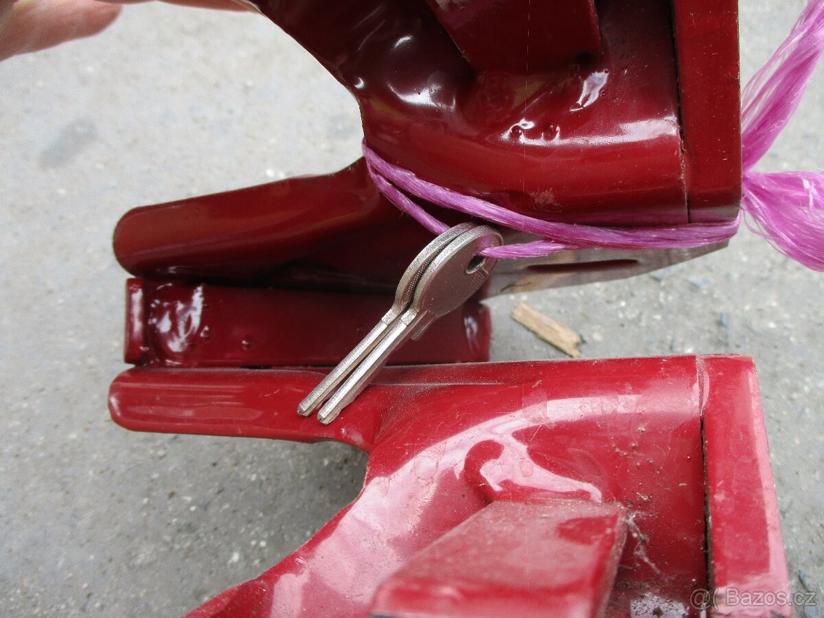 zámek na oj karavanu AKS 2000 - 2