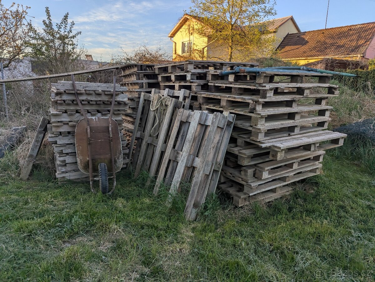 Dřevěné palety různé - 2
