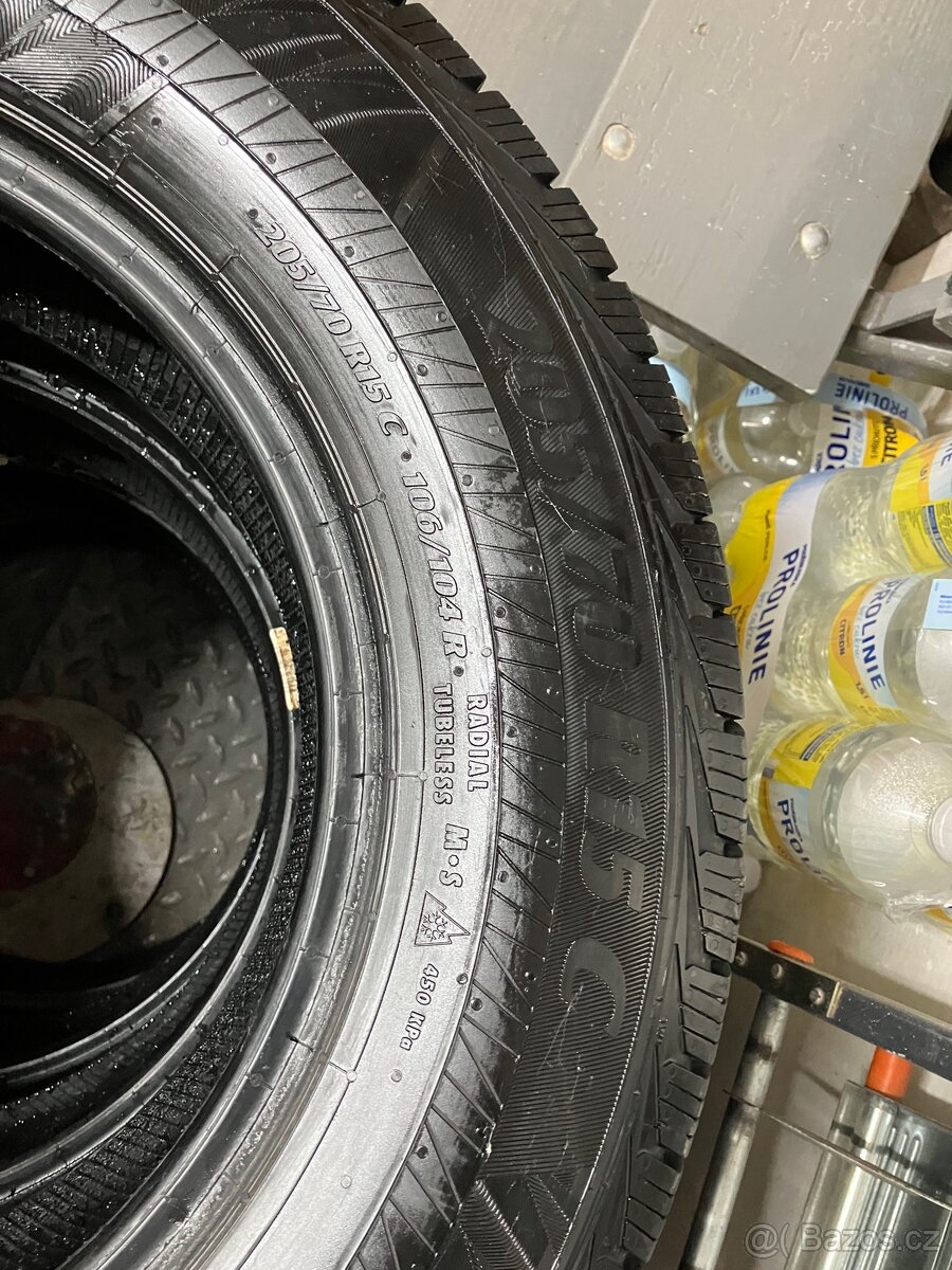 Pneumatiky zimní 205/50 R15 - 2