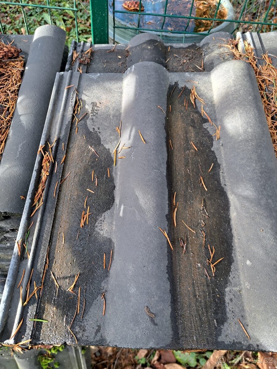 BRAMAC střešní tašky černé - 2