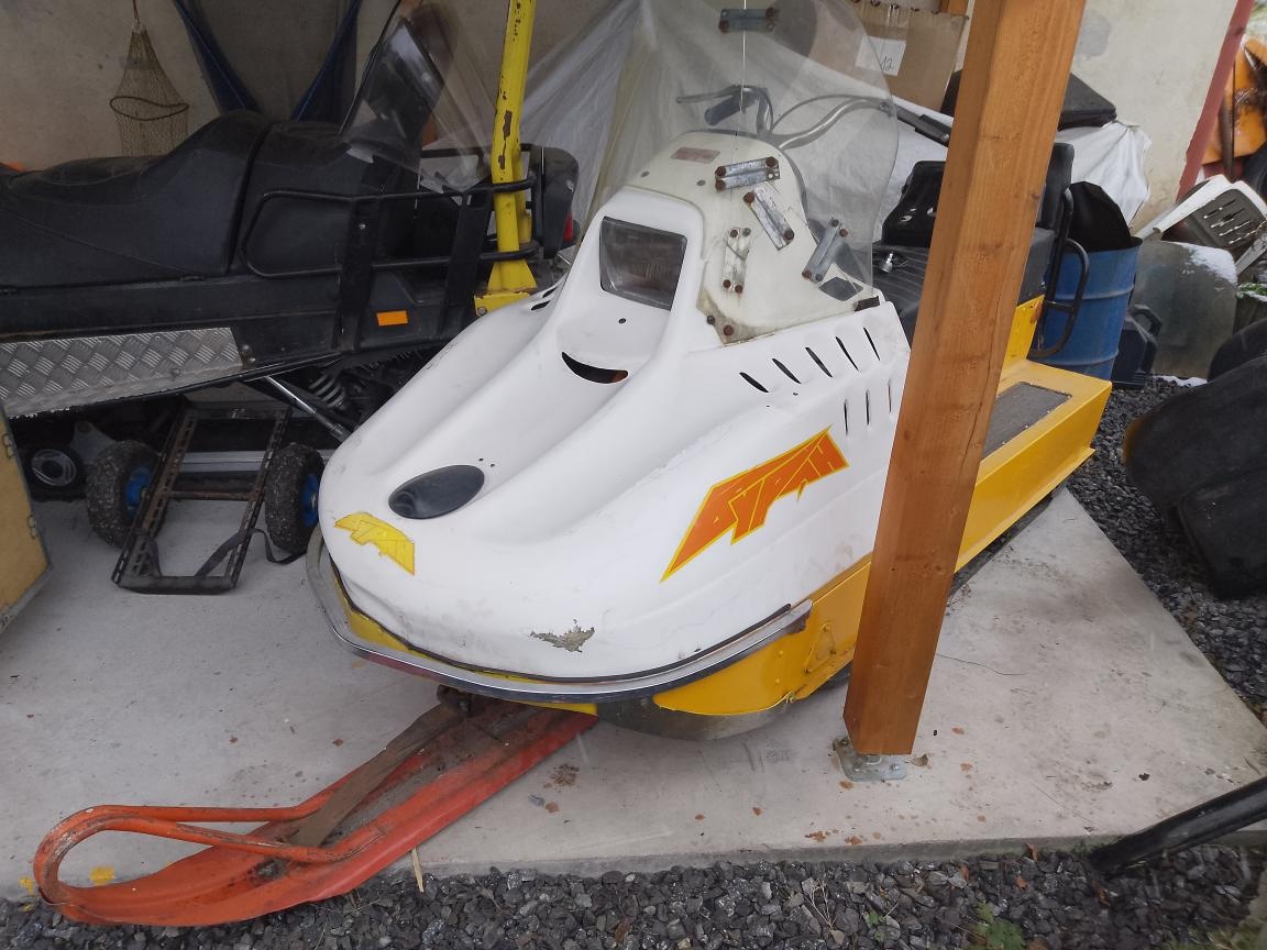 Sněžný skútr Buran kapotáž - 2