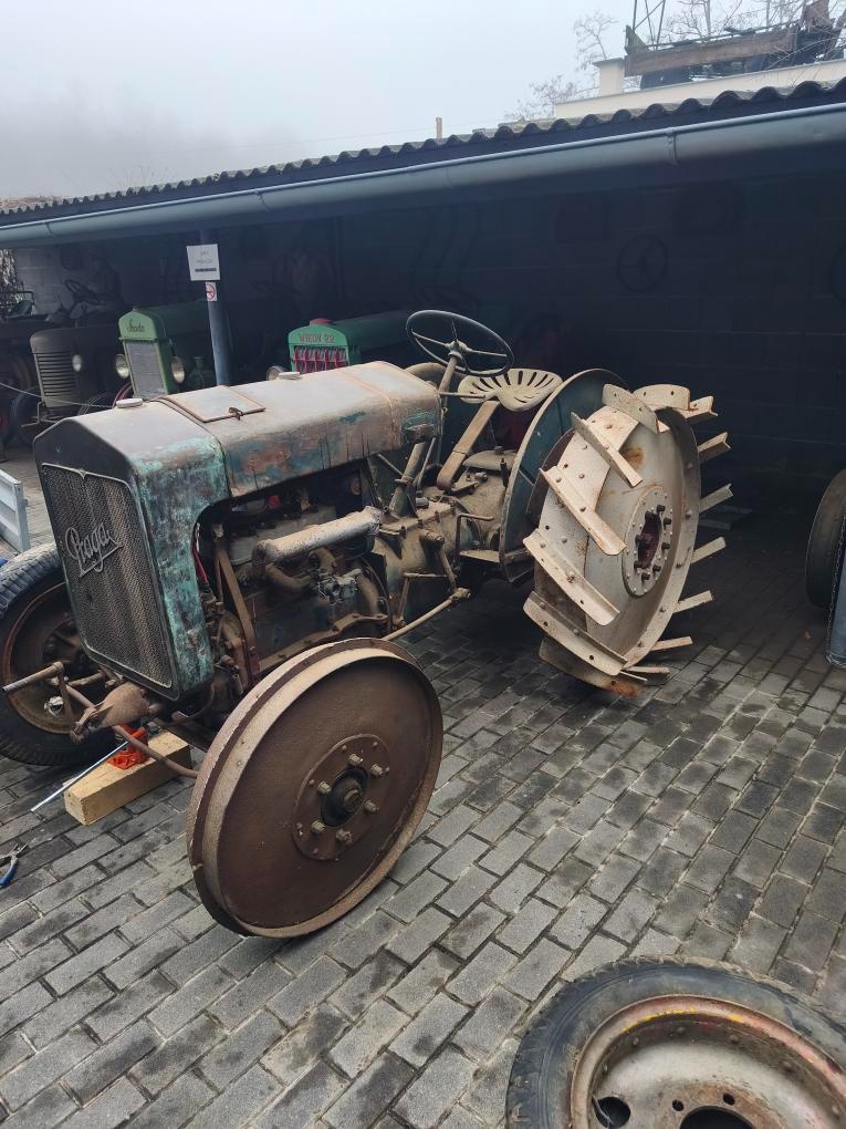 Orebná kola, Praga, traktor - 2