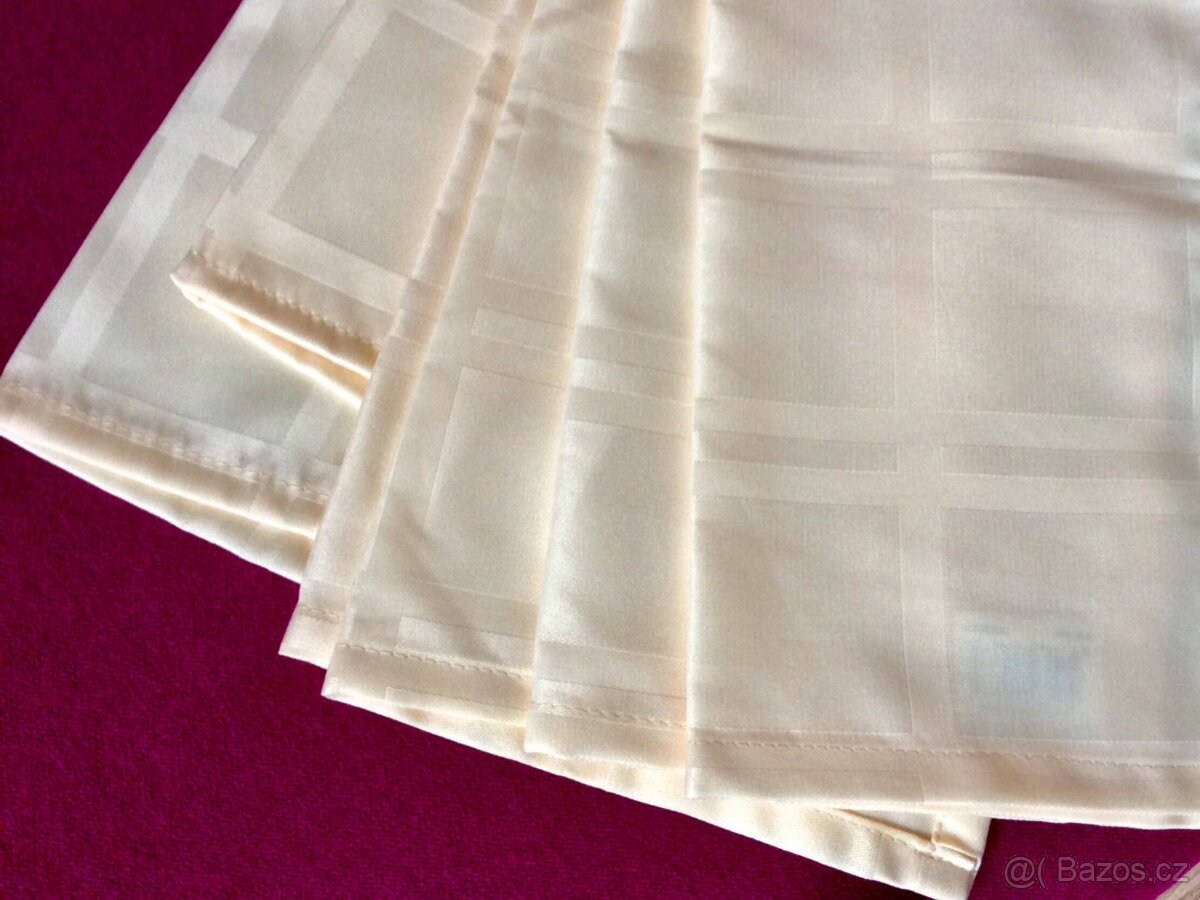 Velký ubrus + 6 prostírky. - 2