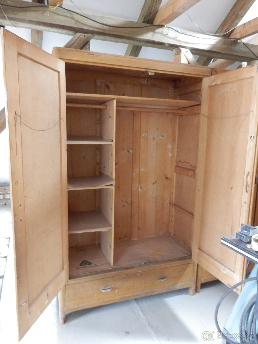 Starožitné skříně - 2