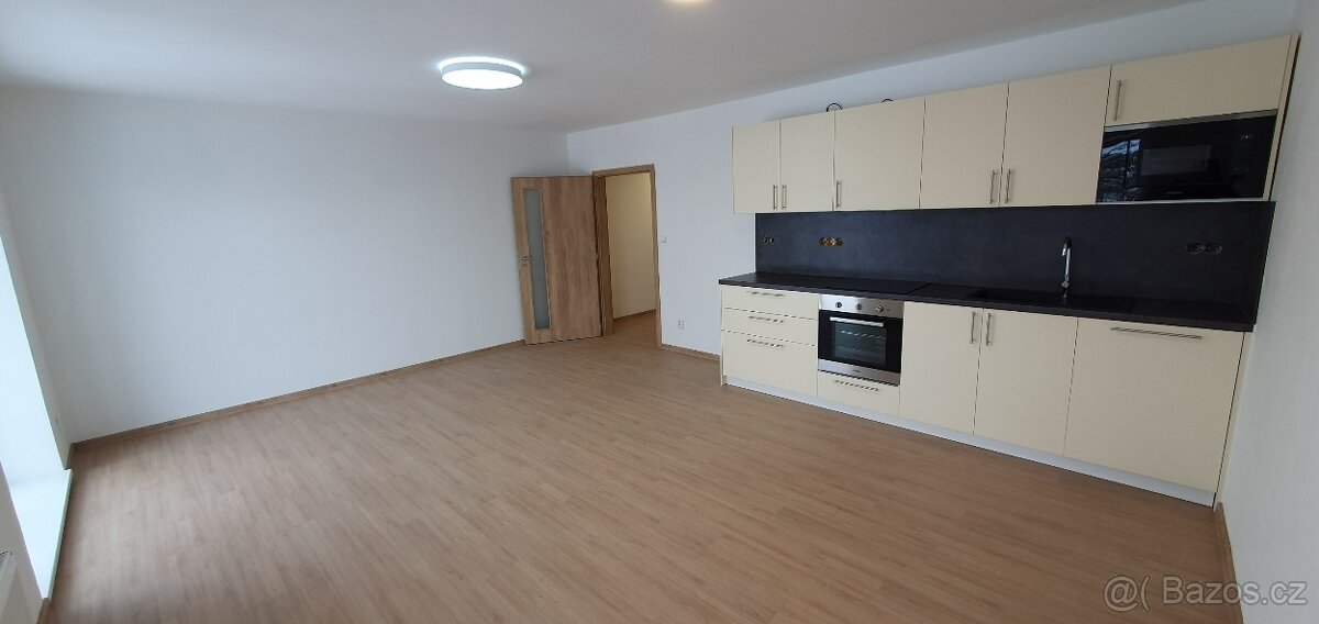 Prostorný 3KK s garáží k pronájmu, celkem 114m2, Velká Bíteš - 2