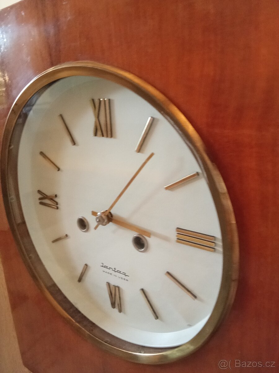 Hodiny jantar - 2