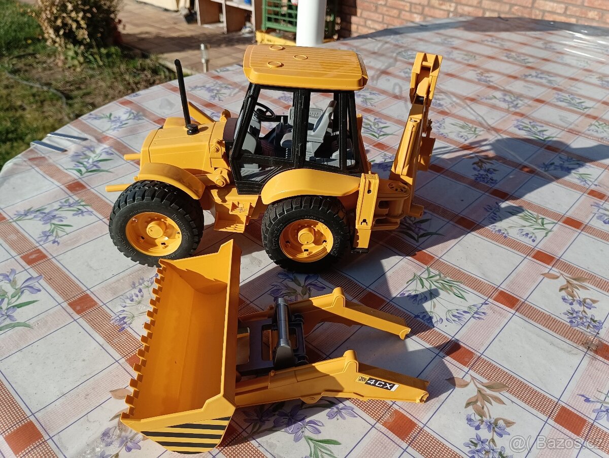 BRUDER 2428 Traktor JCB s nakladačem a bagrem - 2