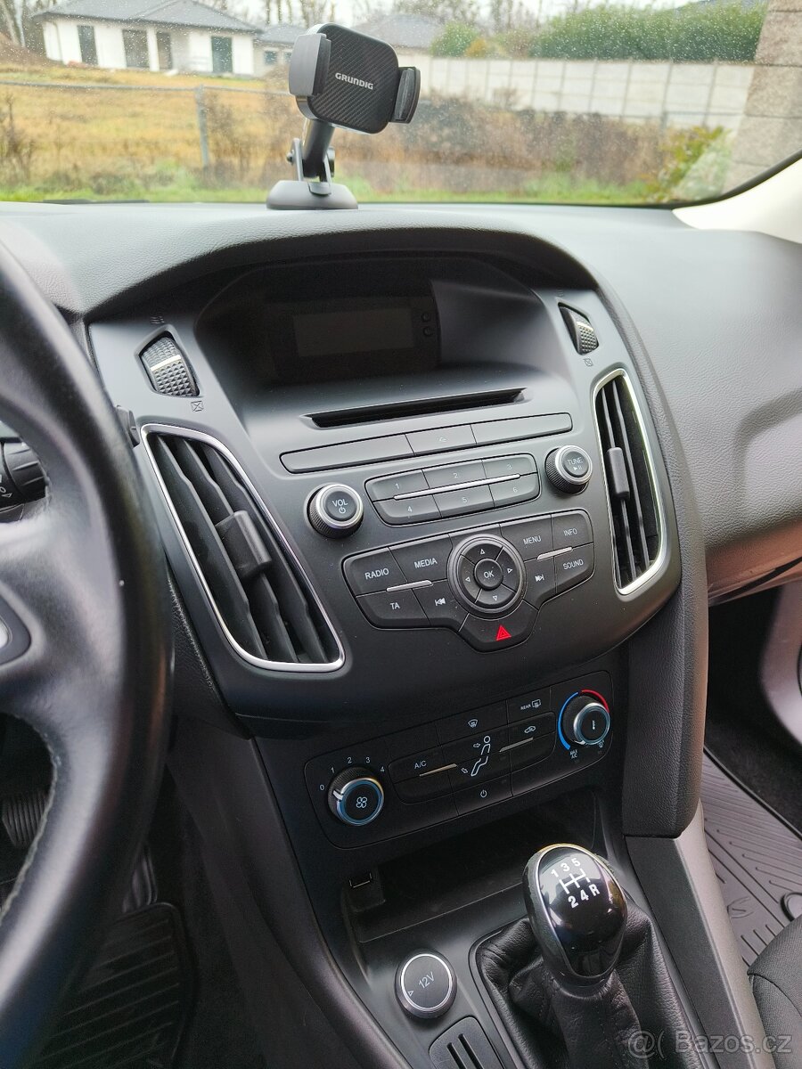 Ford Focus Kombi 1.6 benzín - 2