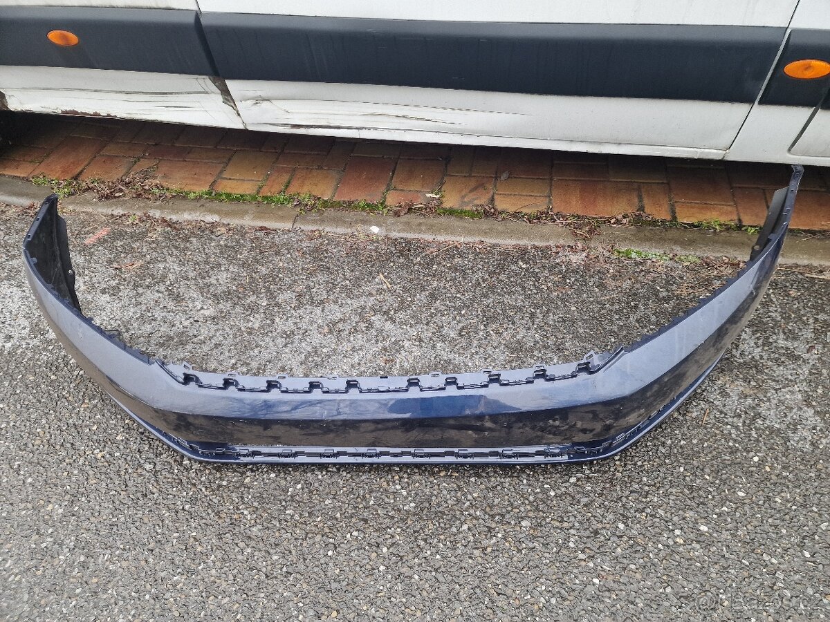 VW Passat přední naraznik - 2
