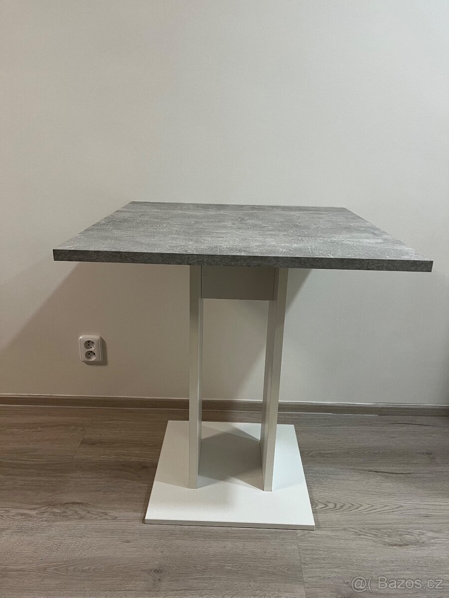 Kuchyňský stůl. - 2