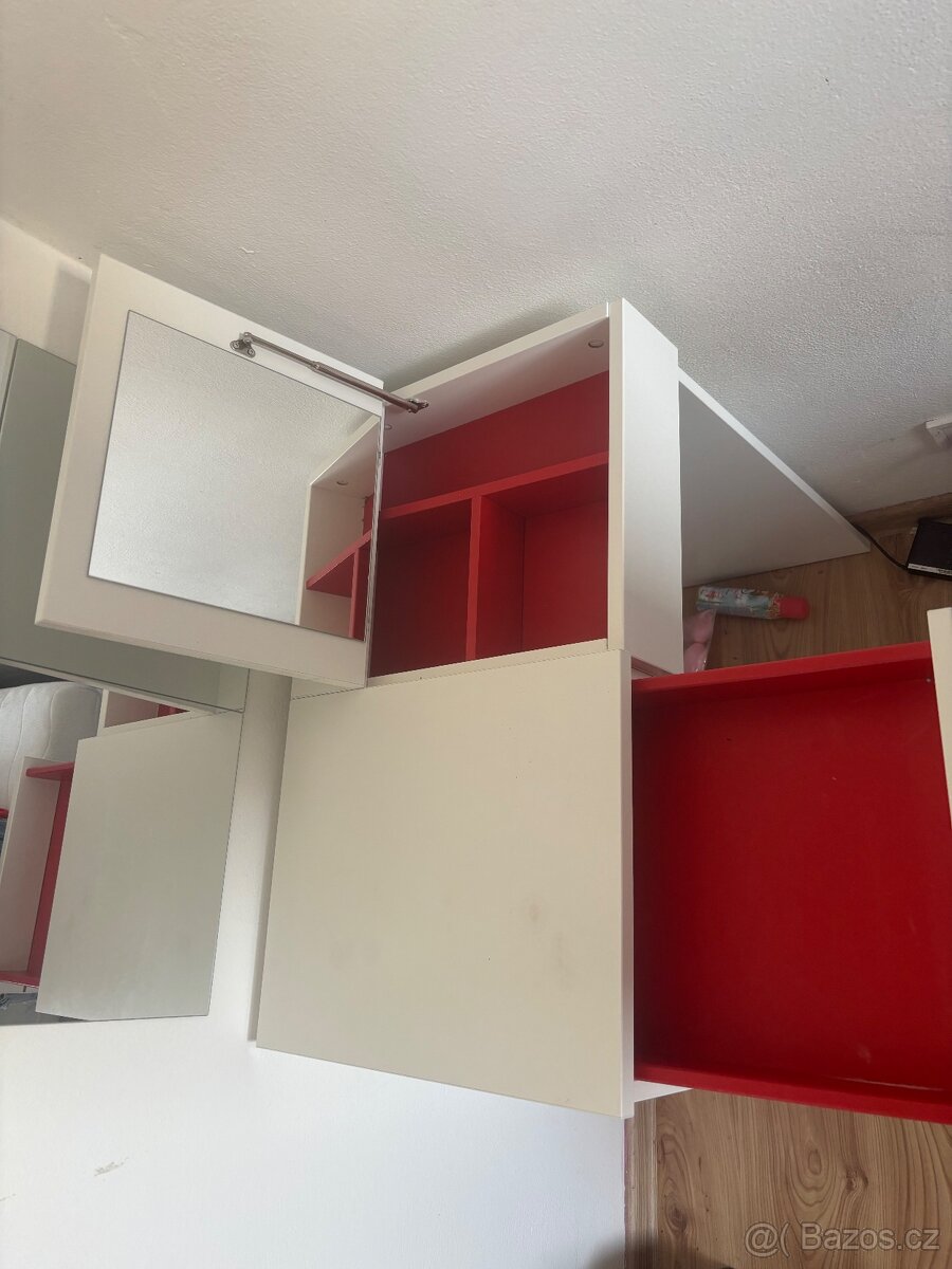 Kosmetický stoleček - 2