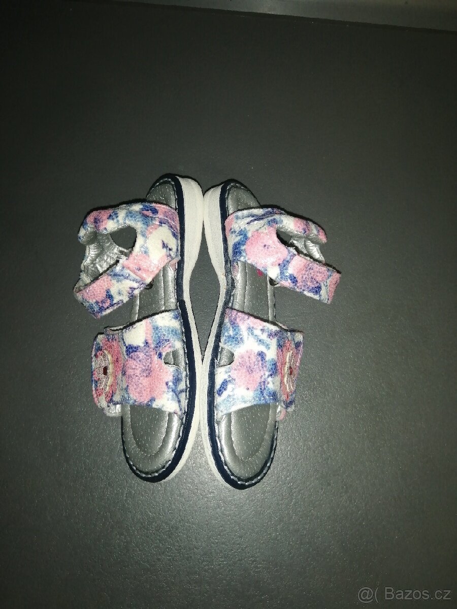 Sandálky téměř nové vel. 25 - 2