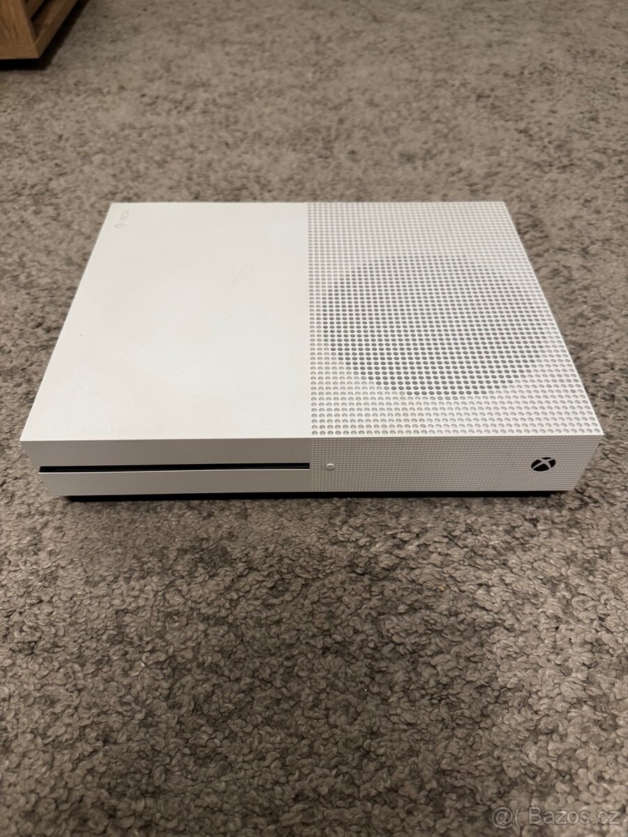 Xbox one s + 2 ovladače - 2