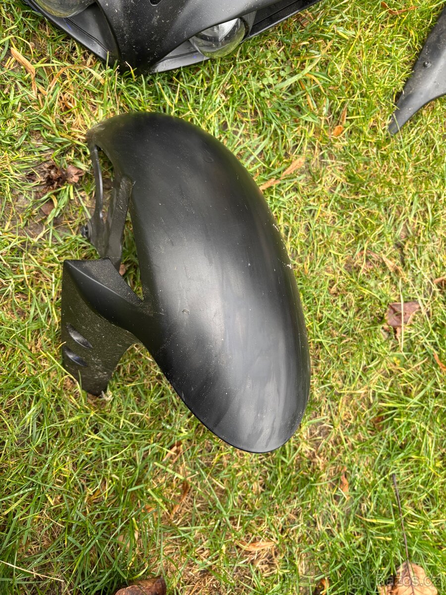 Sada plastu i s nadrzi na Yamaha R1 09-11 - 2