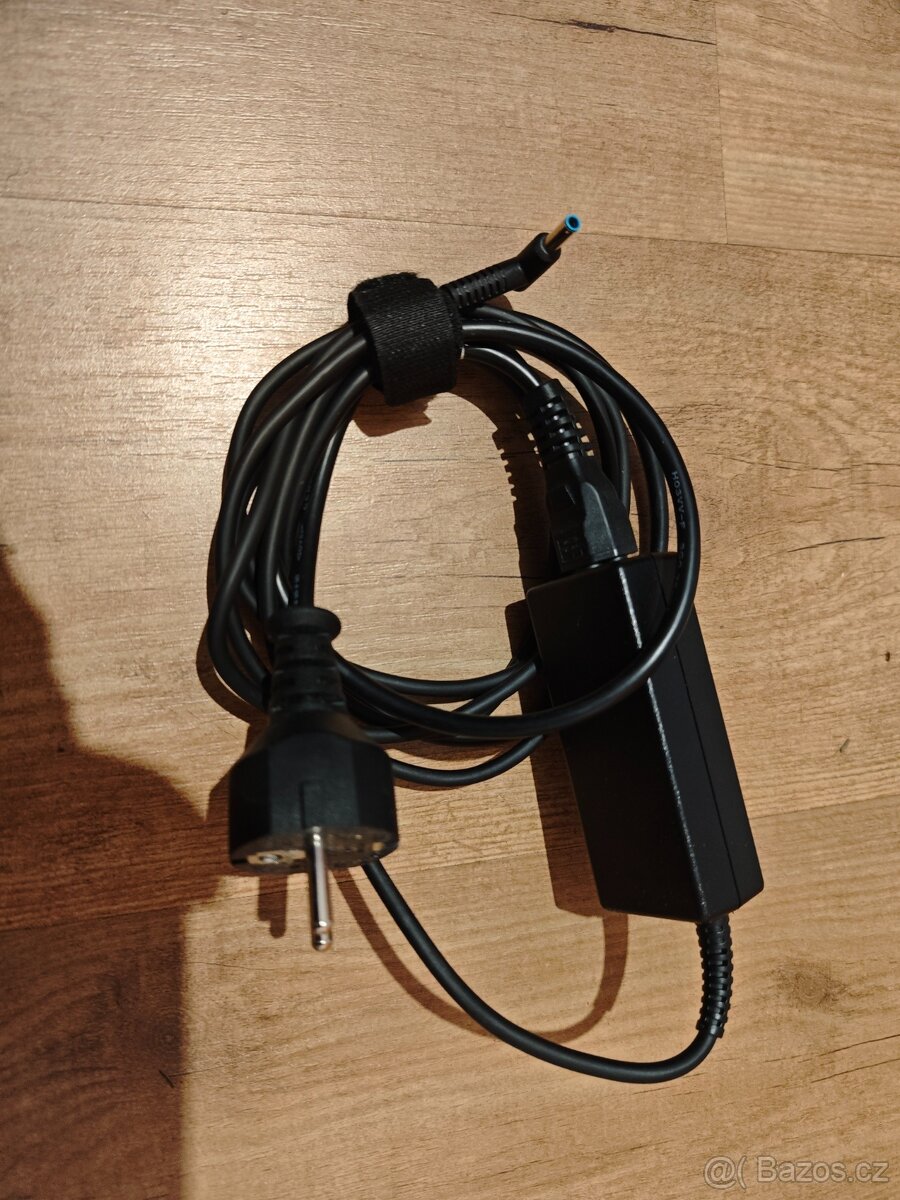 Nabíječka HP 45W tenký kolík 740015-002 dc 19.5V 2.31A - 2