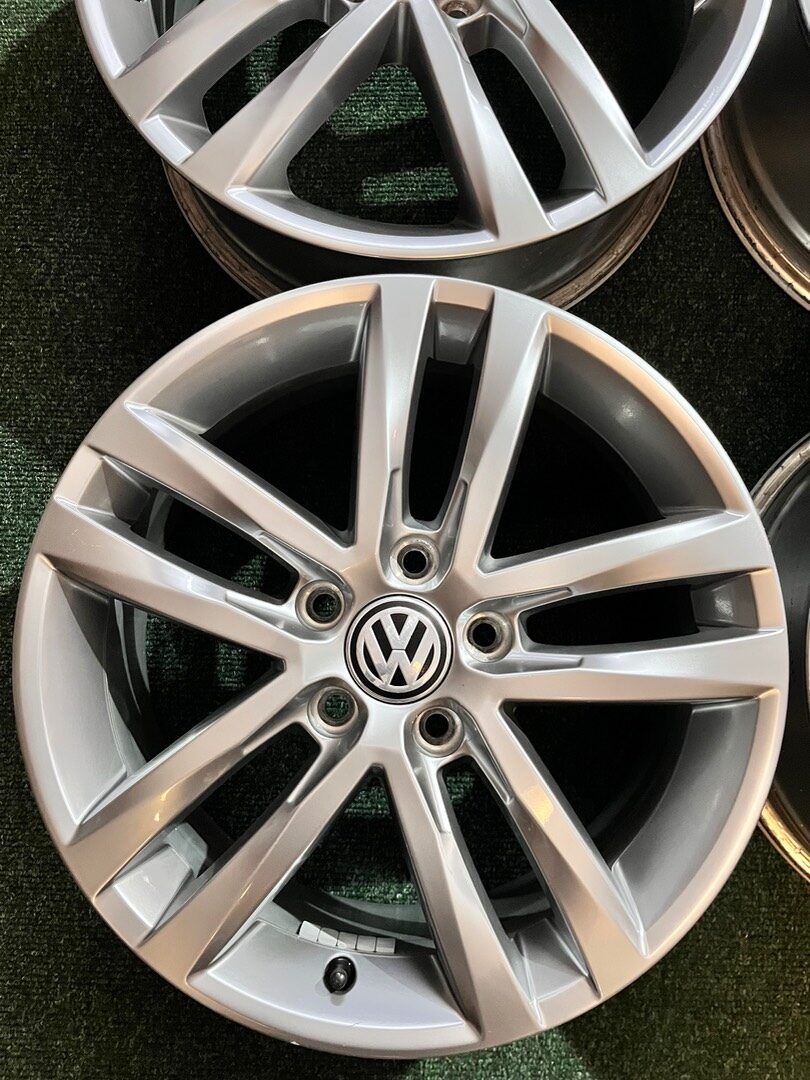 5x112 R17 Originál alu kola VW Touran 2017 - ET52 - 2