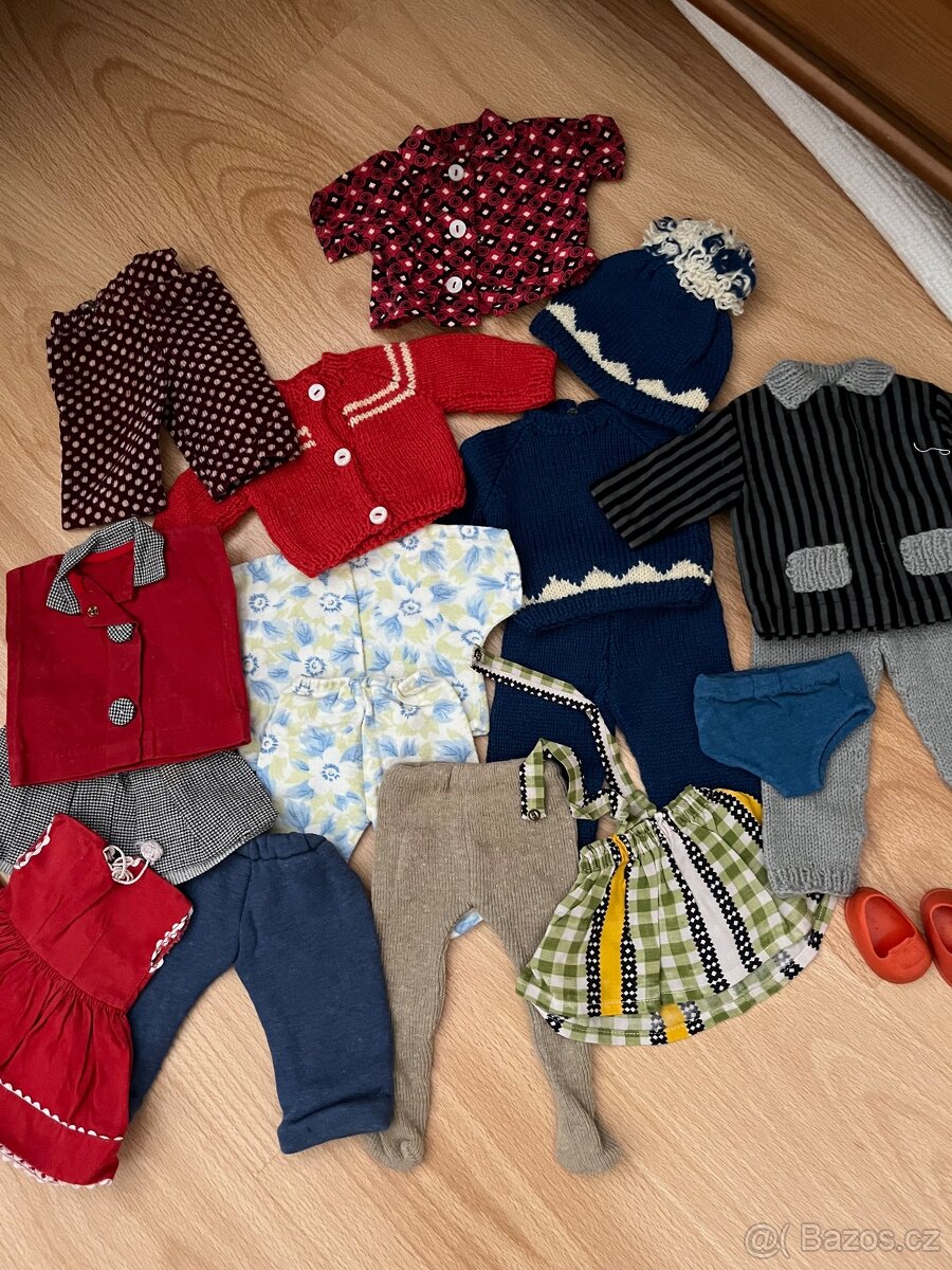 Panenka s kompletními oblečky - 2