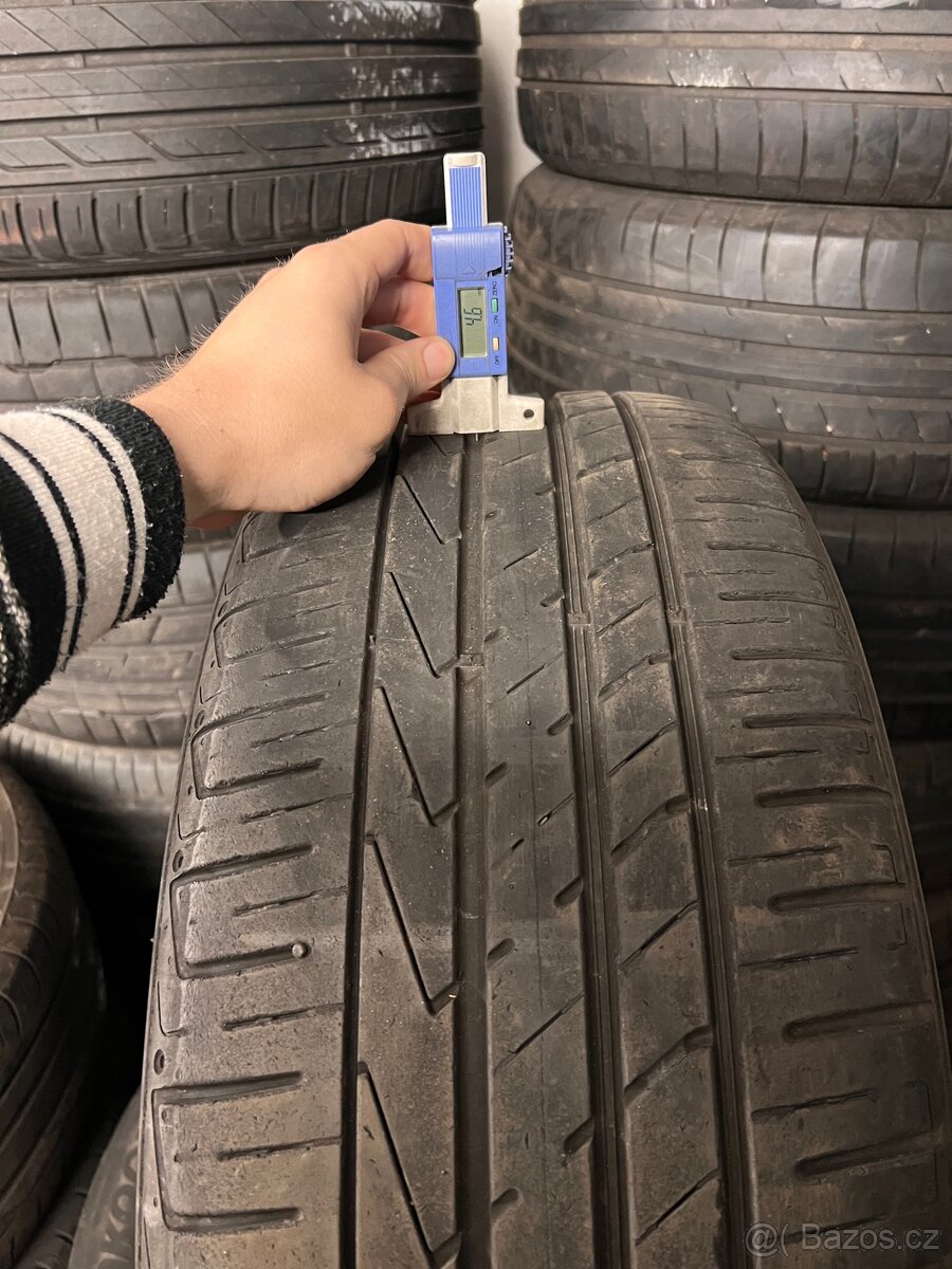 Letní pneu 235/50/19 - 2