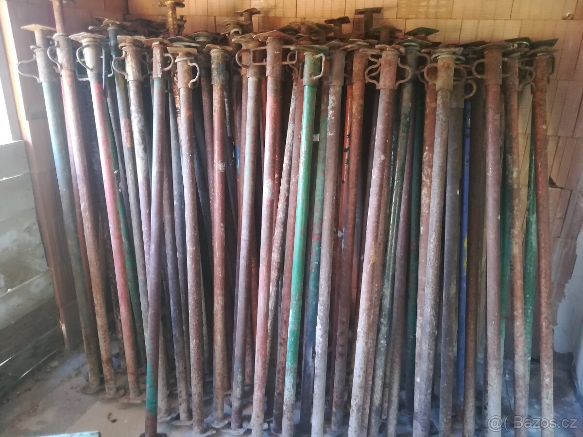 stavební stojky - pronájem - 2