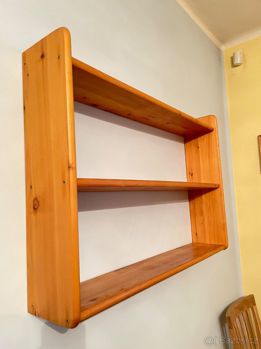 Prodám více kusů polic - 2