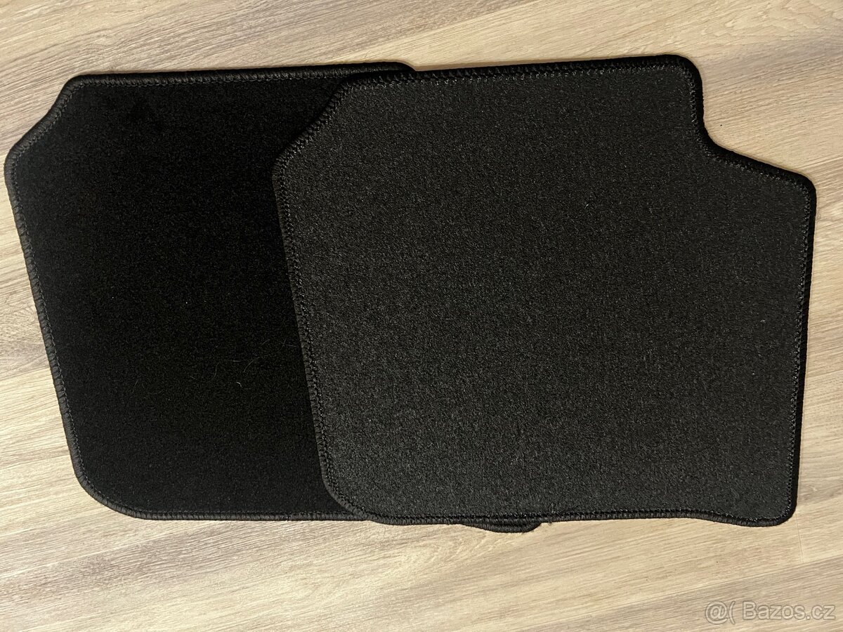 Prodám textilní koberečky zadní - 2