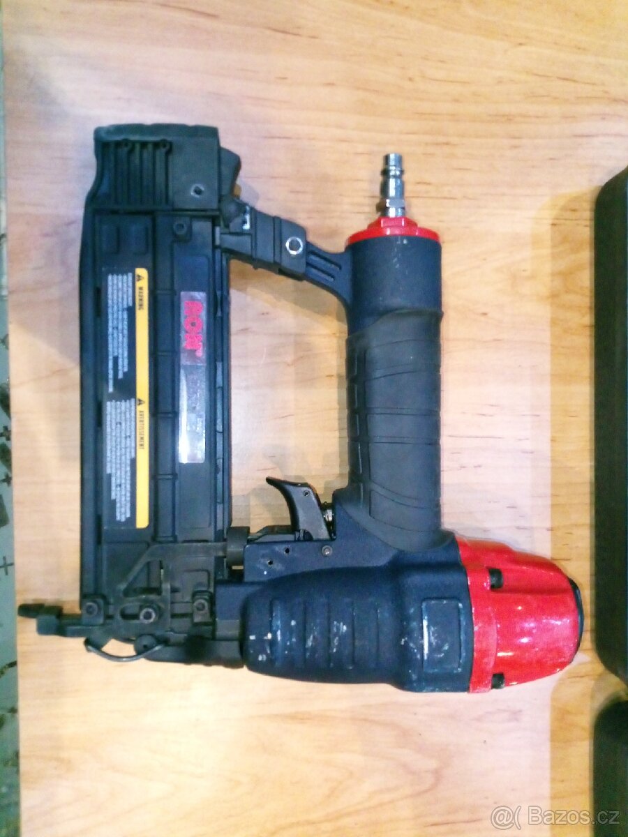 Pneumatická hřebíkovačka RON 12/50 - 2