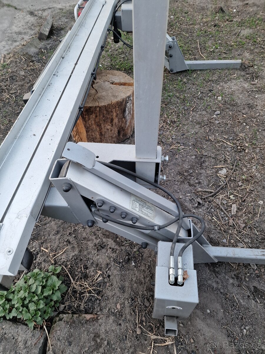 karavan, nosič moto. - 2