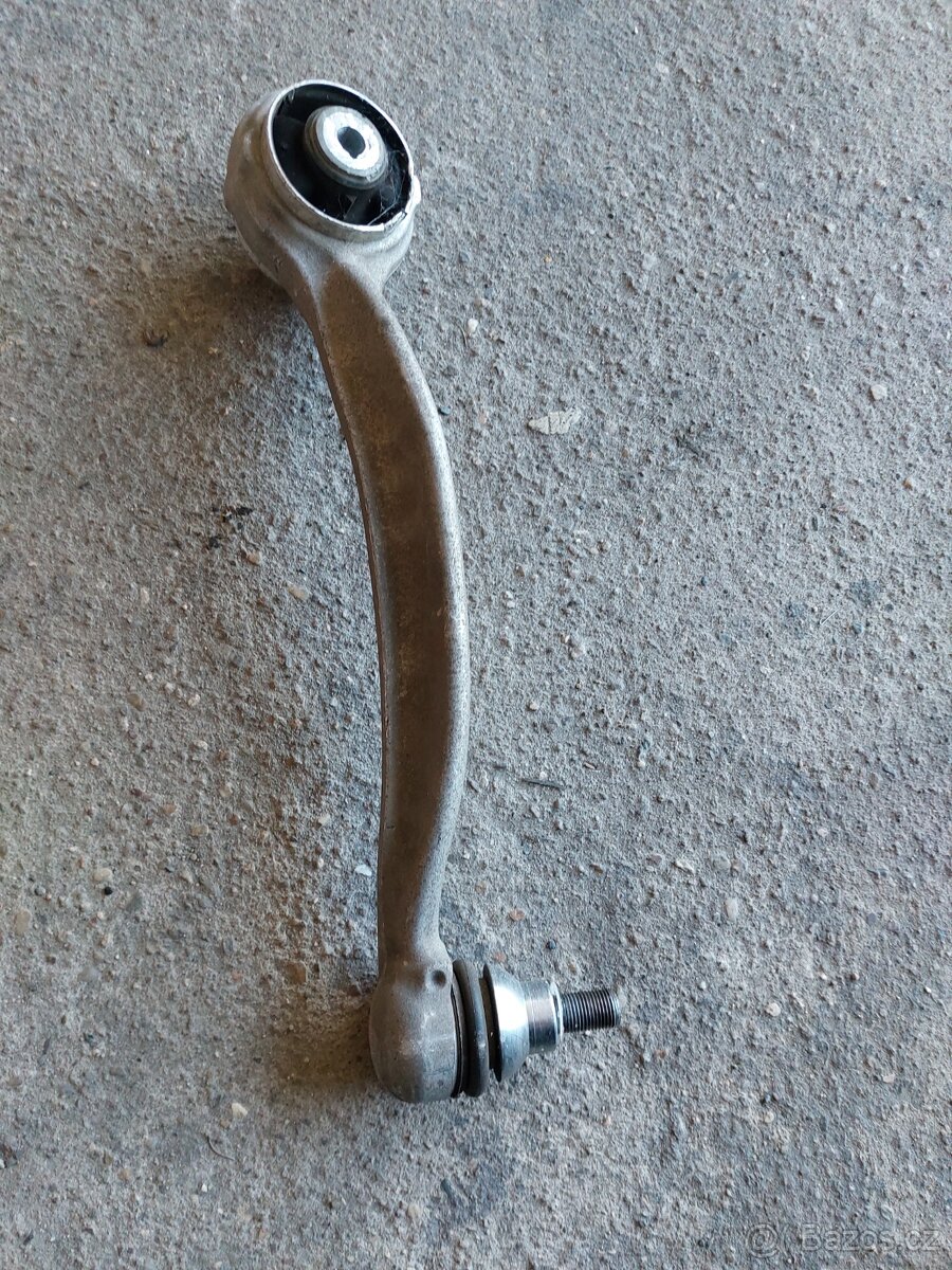 Mercedes w213 pravé rameno - 2