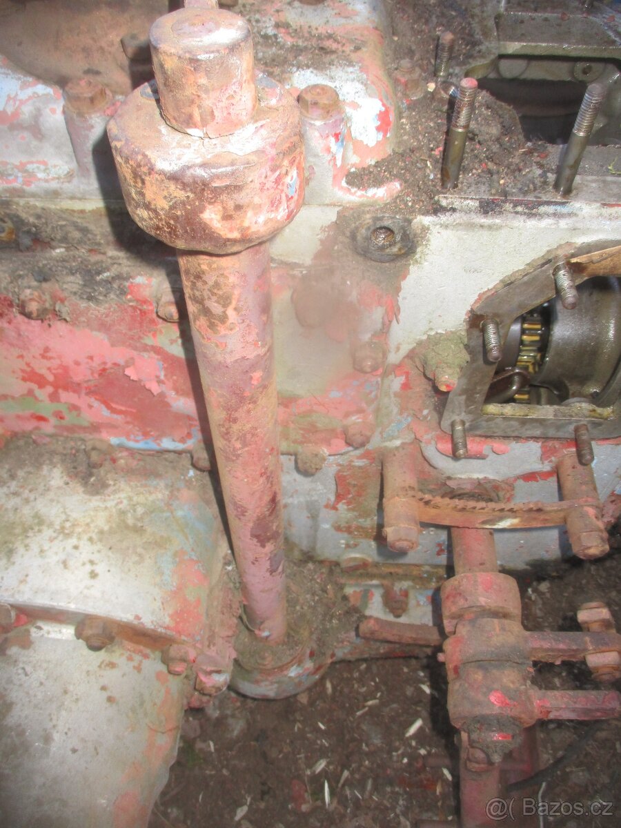 zadek traktoru RS 09 - 2