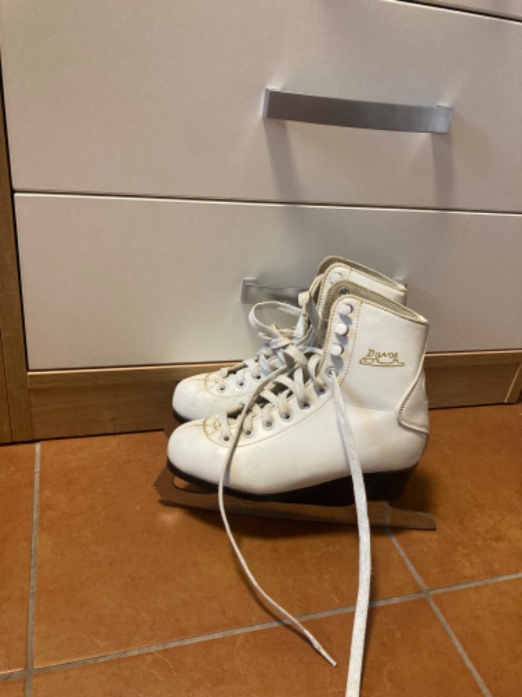 Dívčí Brusle se zoubky, délka stélky 20cm. - 2