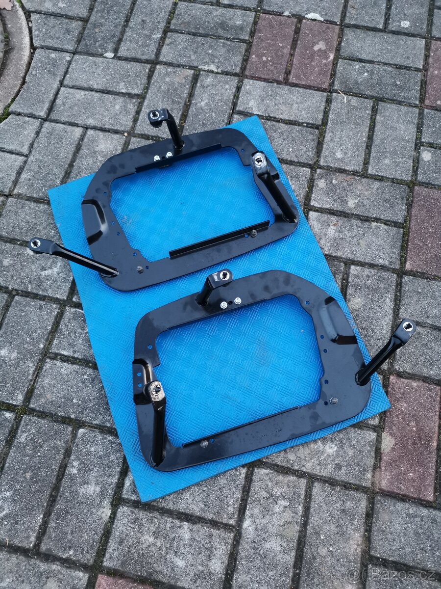 Držáky bočních kufrů SW Motech na Yamahu XJR 1300 - 2