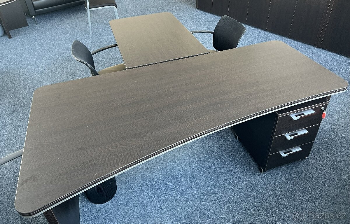 Kancelářský stůl s jednacím prvkem - 2