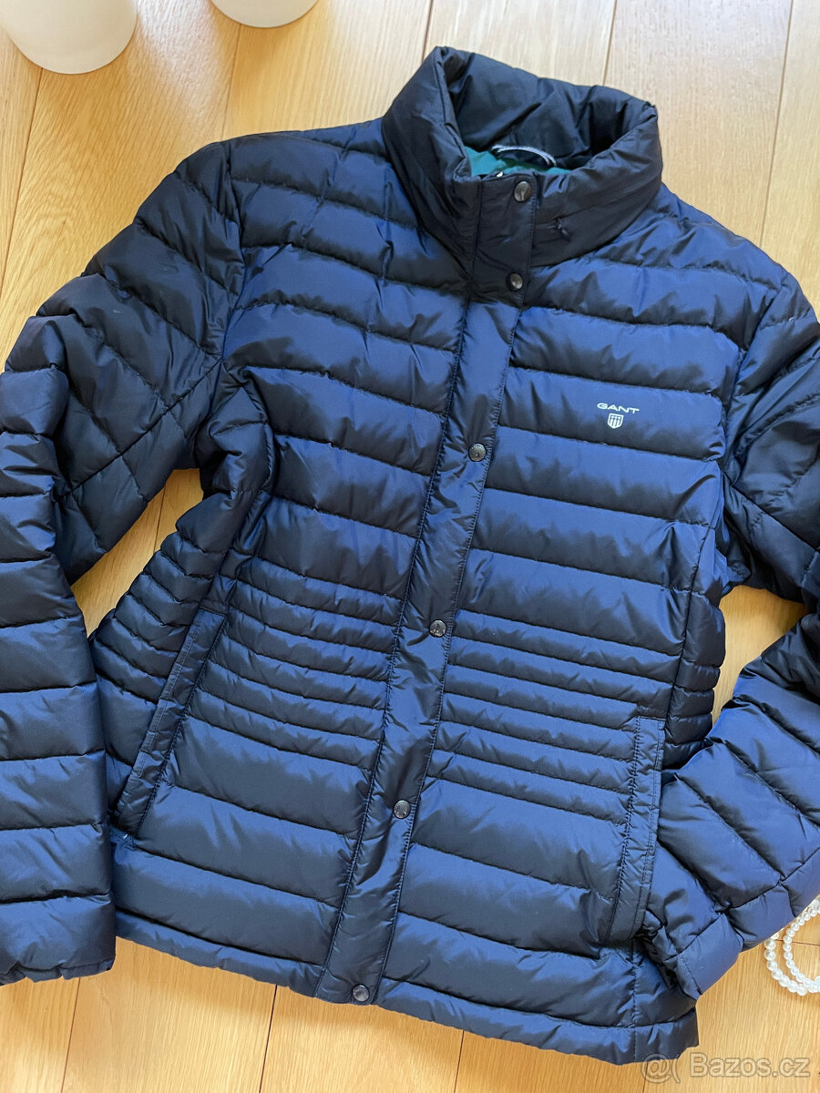 Tmavě modrá péřová lehká prošívaná bunda Gant, vel. L - 2