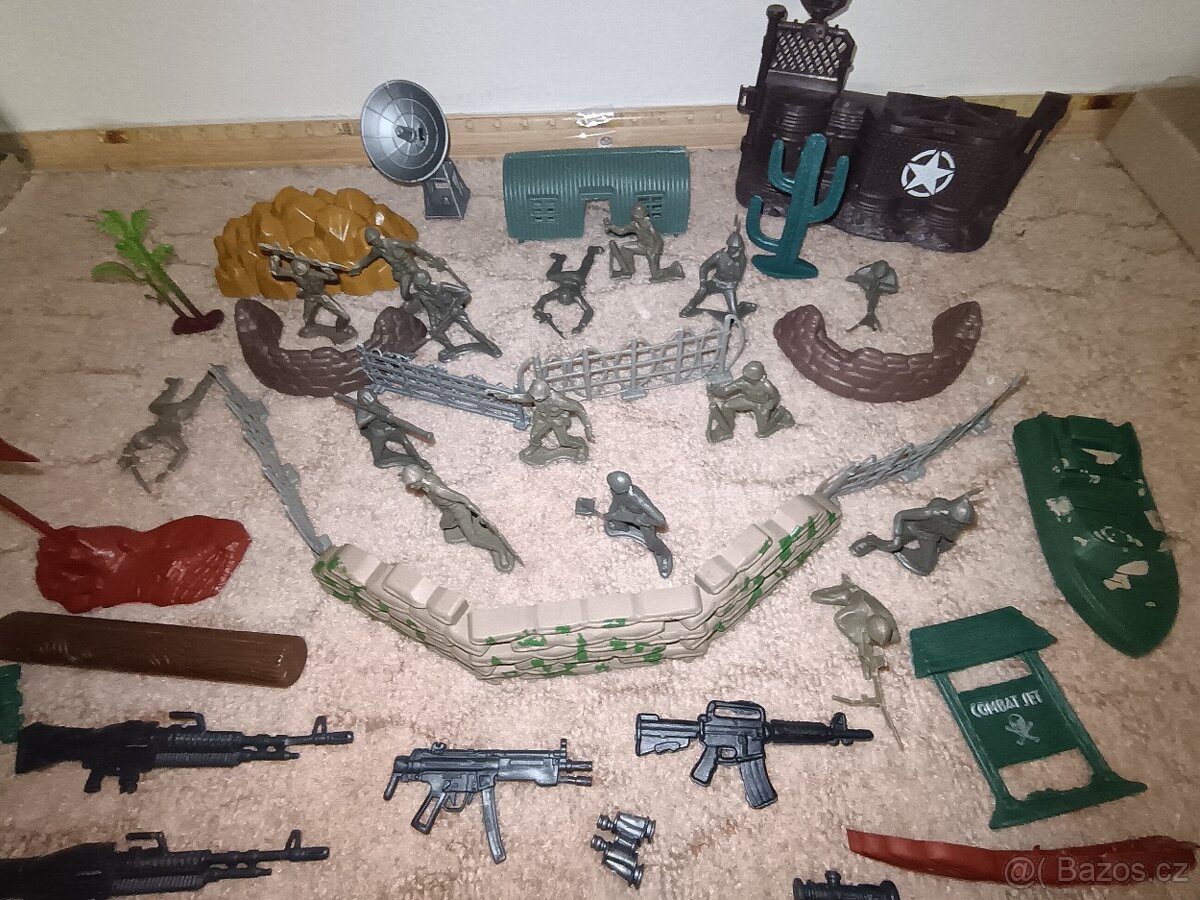 Vojenská sada – vojáčci + vybavení + doplňky (velký set) - 2
