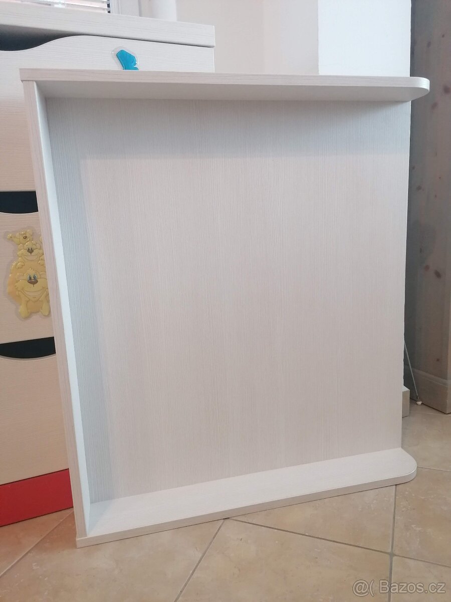 Komody, prebalovací pult - 2