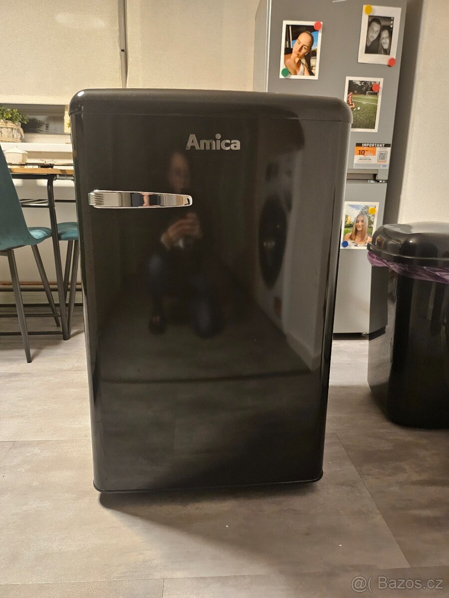 Lednice malá černá Amica - 2