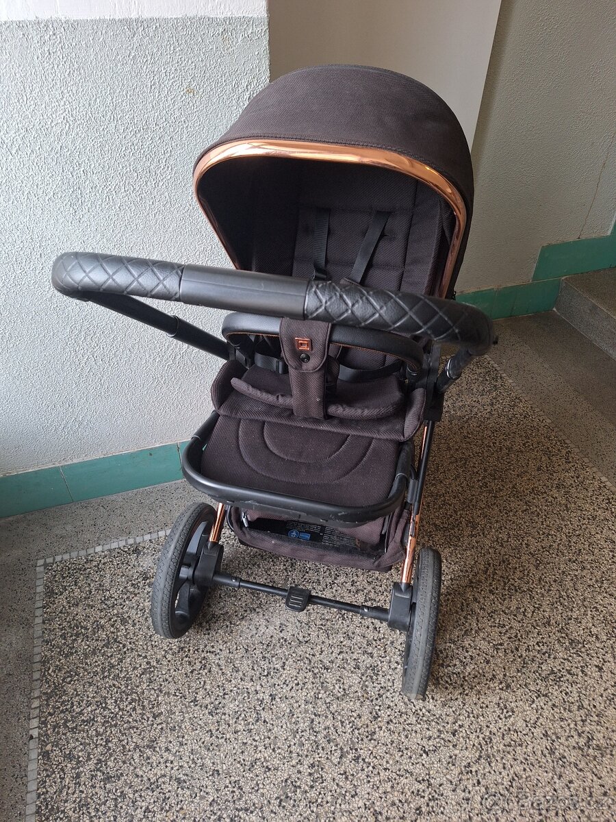 Kočárek Moon 2024 - 2