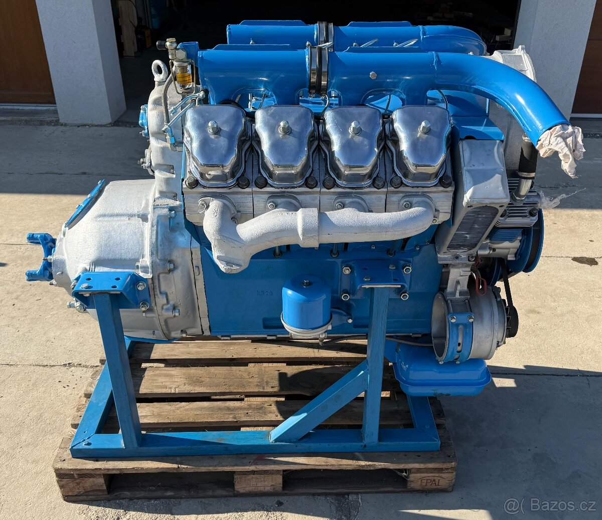 Motor Tatra 148 po profi generální opravě - 2
