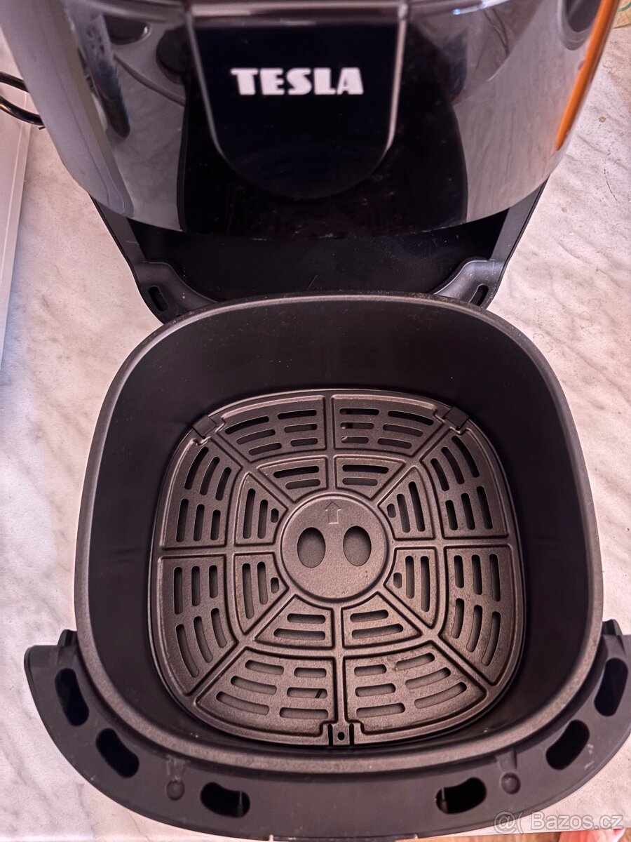 Horkovzdušná fritéza TESLA - 2