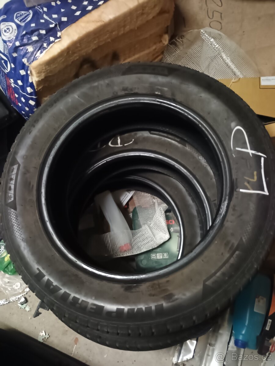 Celoroční gumy 215/65/r17 - 2